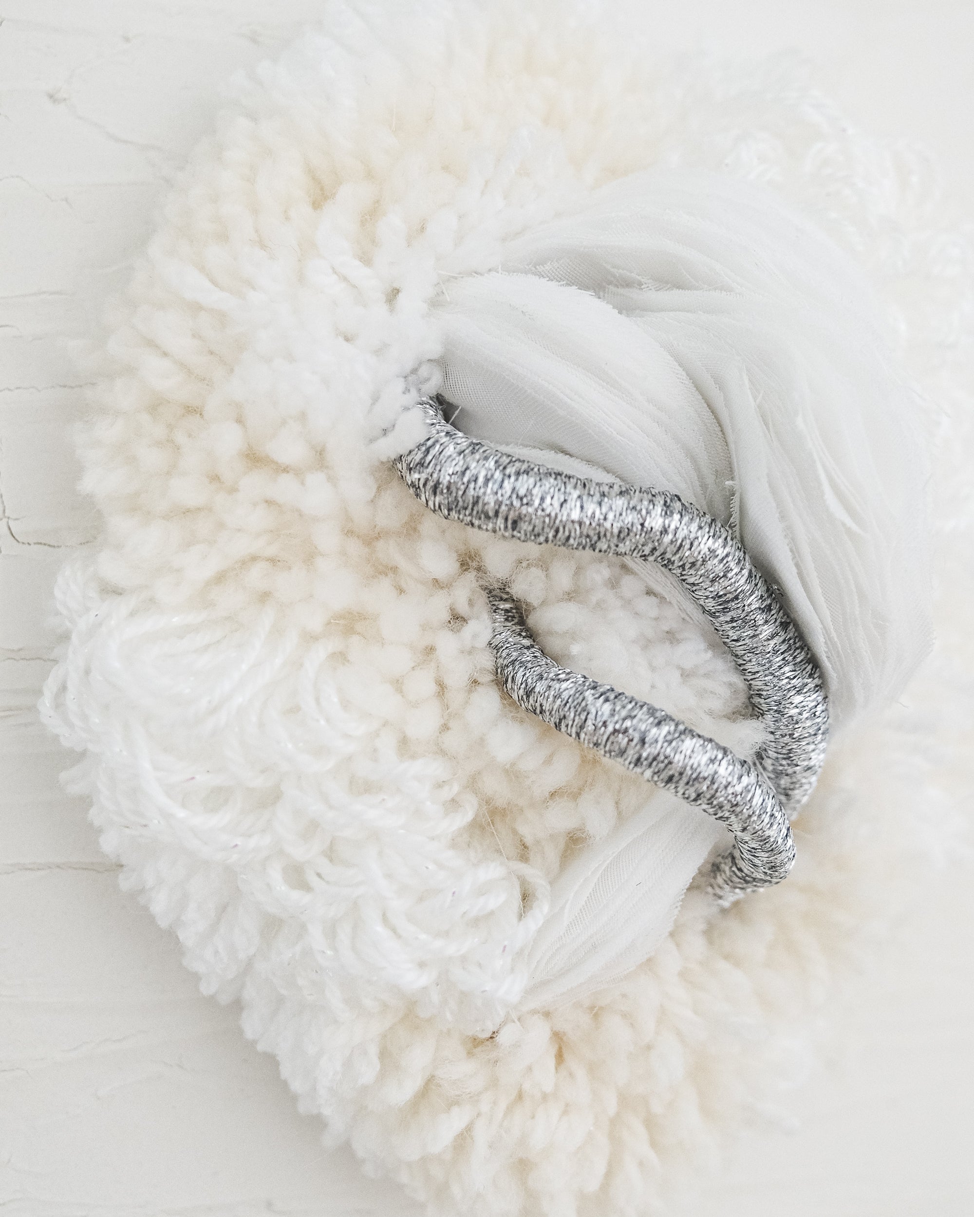 Close-up of Cocoon N°2: layered natural fibers in soft beige, showing the tactile, handcrafted weave.