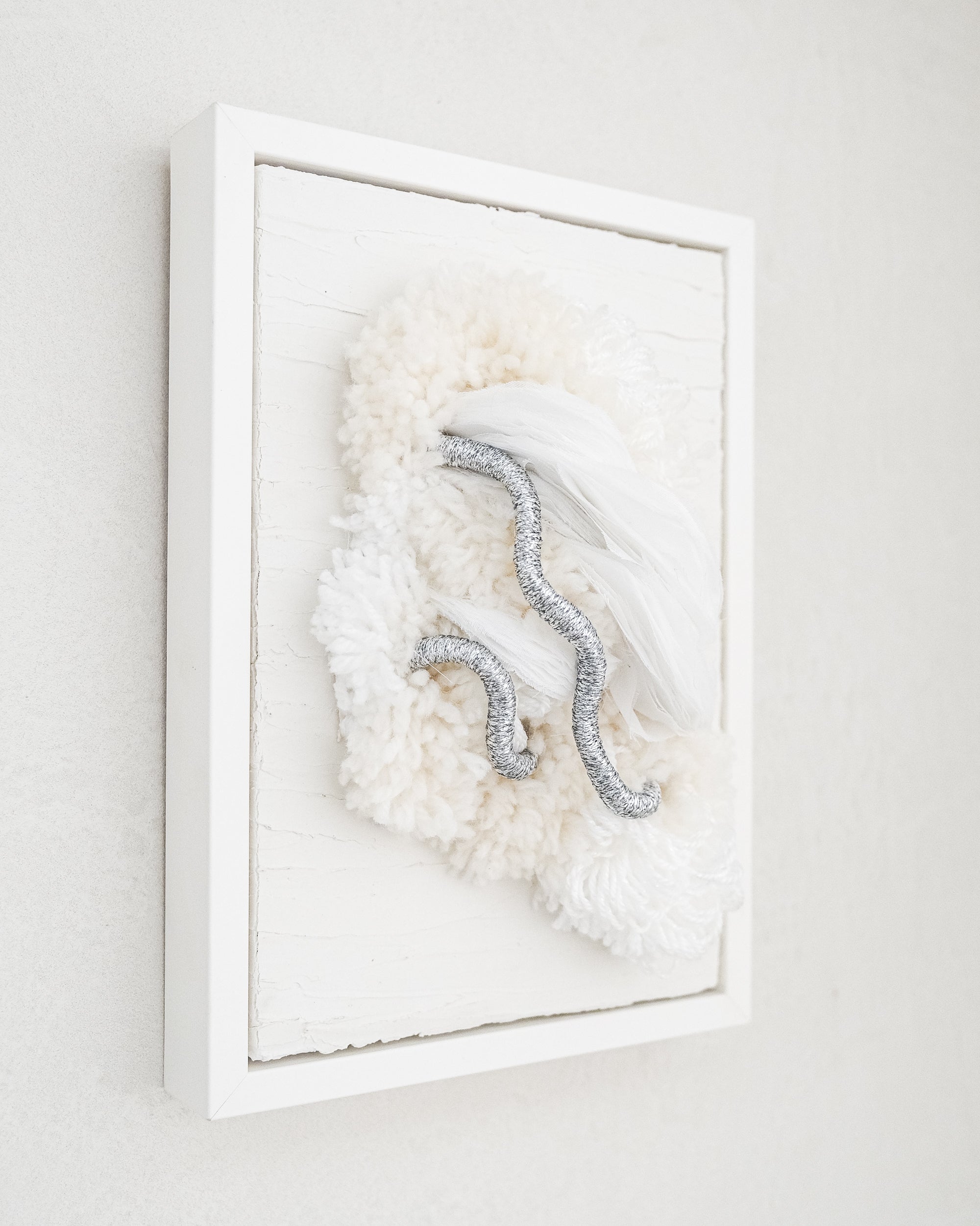 Detail of the weave on Cocoon N°4 — natural fibers forming a cozy, rounded cocoon shape for a calming wall piece.